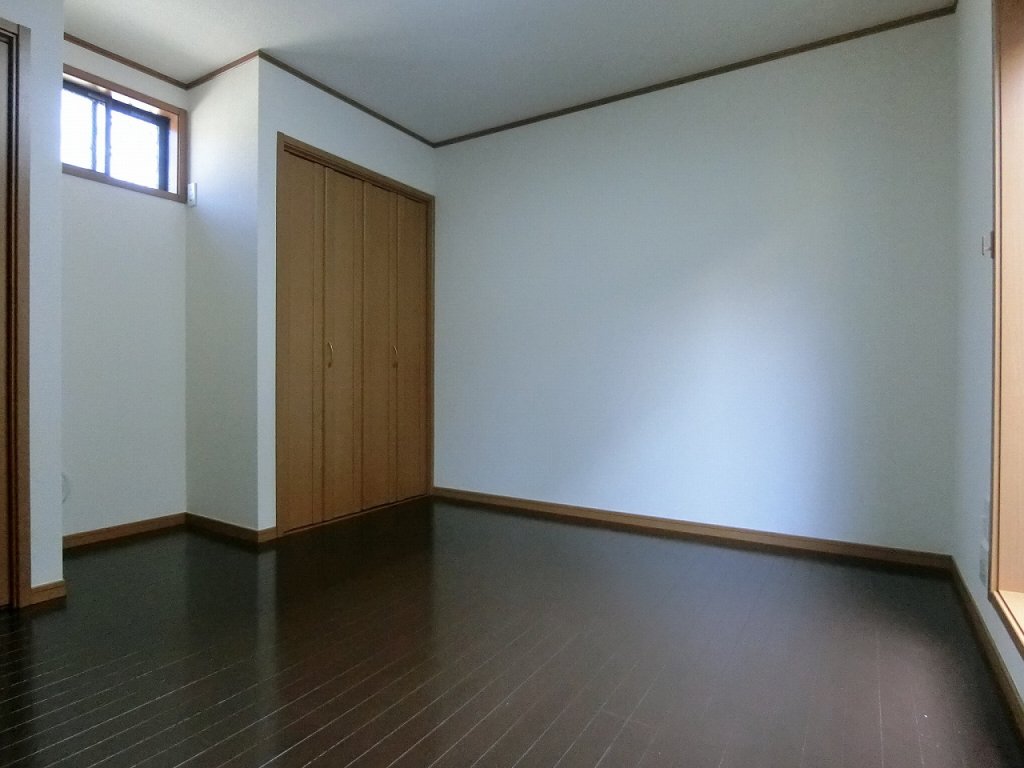 その他部屋・スペース　綺麗な室内　換気窓付き