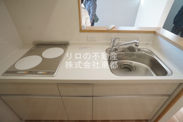 キッチン　システムキッチンは調理スペースも広くストレスなくお料理可能♪