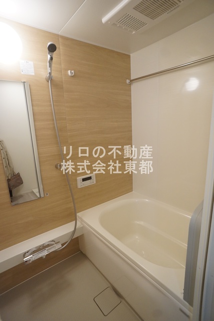 バス・シャワールーム　アクセントパネル仕様なので、オシャレなバスルームです♪