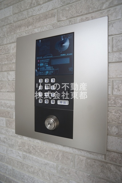 セキュリティ　不審者やセールスなどの侵入を防ぐことができるオートロック付！