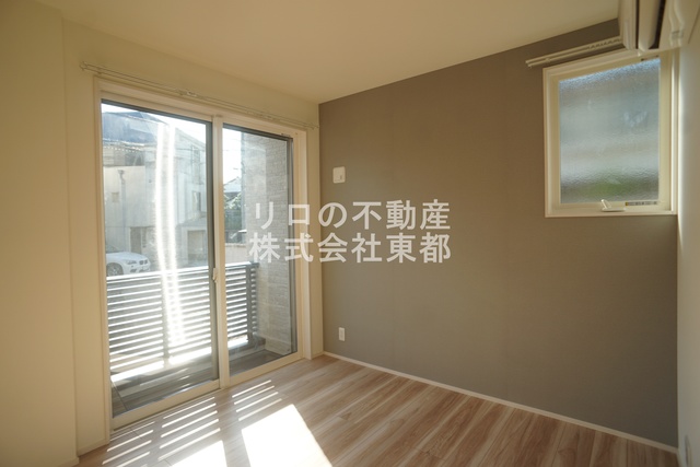 居室・リビング　広いリビングはゆったりくつろげる憩いの空間です♪