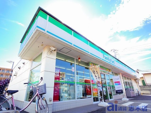 コンビニ　（コンビニ）まで750m