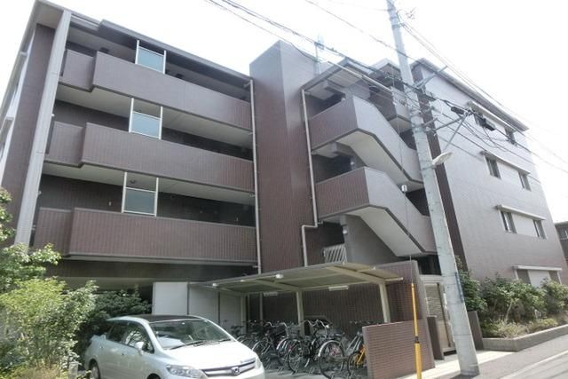 建物外観　鉄筋コン造４階建てマンション
