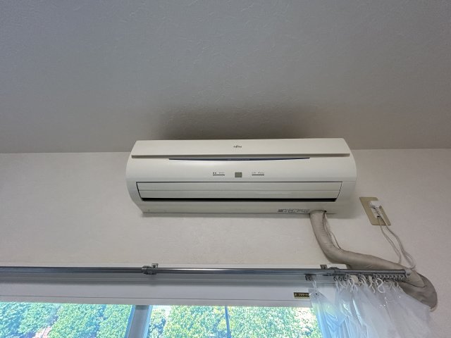 その他設備　リビングエアコンは新品取付します　※画像は入替前です