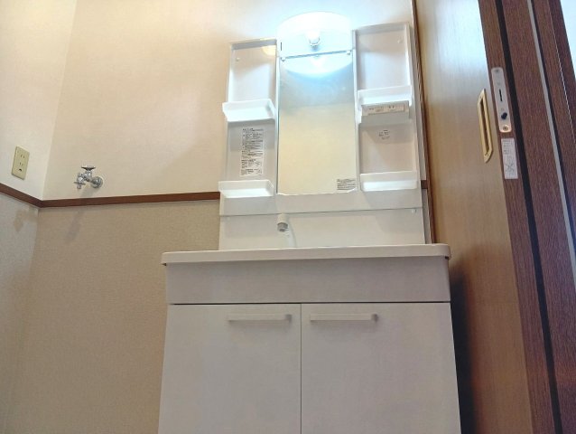 洗面設備　使いやすい独立洗面台です