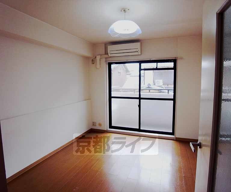 居室・リビング　南向きの窓の部屋