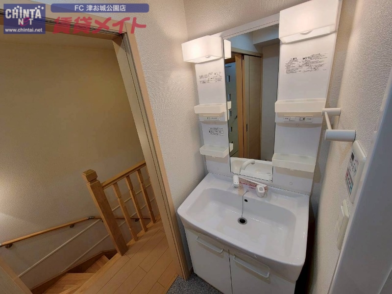 洗面設備　同型参考写真