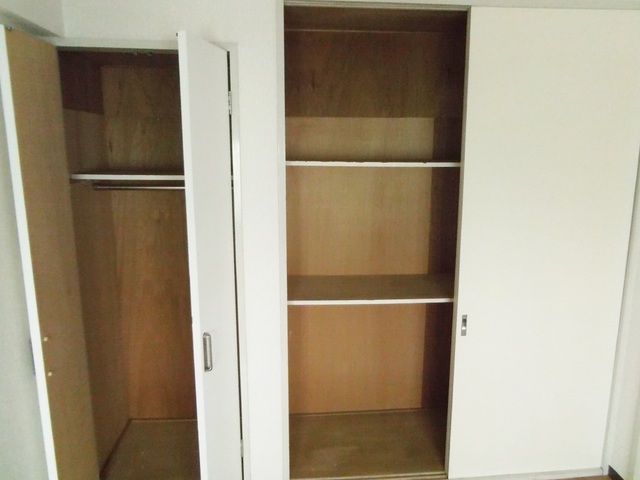 収納　洋室は壁一面収納です★