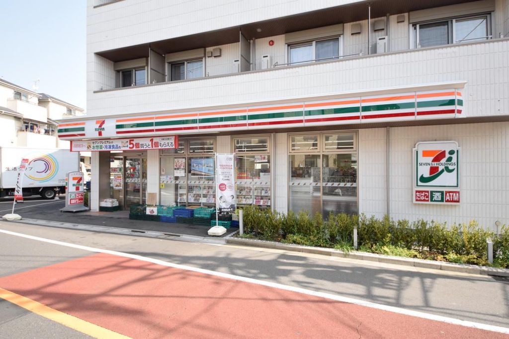 コンビニ　セブンイレブン（コンビニ）まで300m