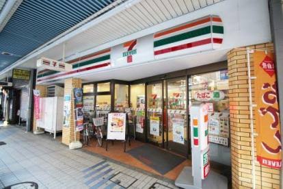 コンビニ　セブンイレブン大井町銀座通り店（コンビニ）まで122m