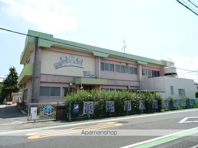 幼稚園・保育園　初生幼稚園（幼稚園・保育園）まで672m