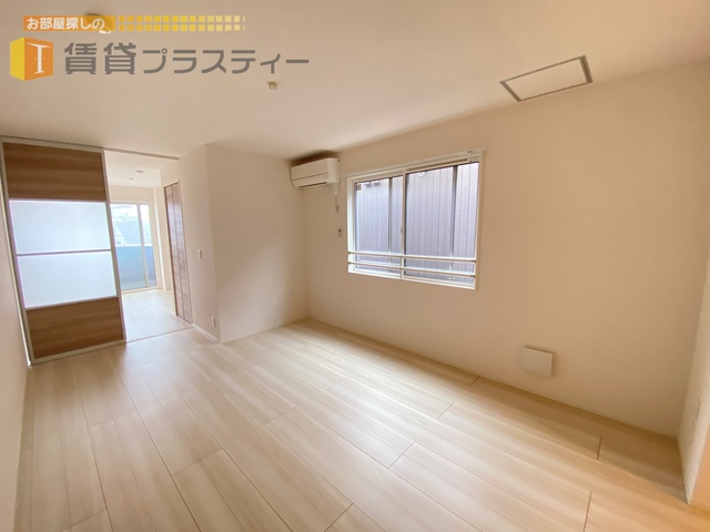 居室・リビング　居室が続く開放的な間取り