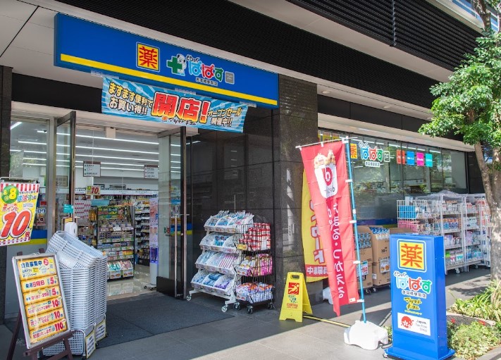 ドラックストア　どらっぐぱぱす赤羽橋駅前店（ドラッグストア）まで744m