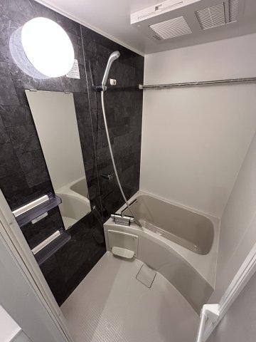 バス・シャワールーム　コンパクトで使いやすいお風呂です