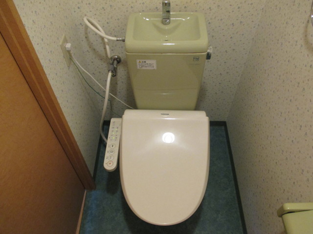 トイレ　ウォシュレット付きです
