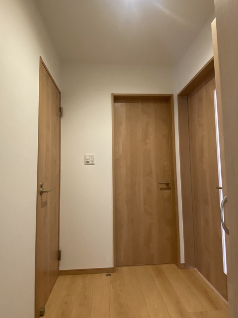 玄関　同じ建物の別の部屋