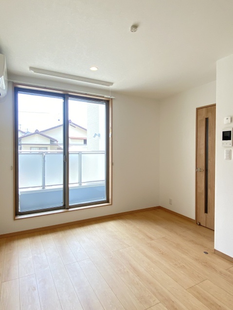 居室・リビング　同じ建物の別の部屋