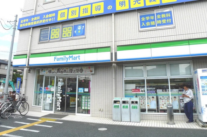コンビニ　ファミリーマート（コンビニ）まで440m