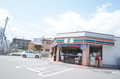 コンビニ　セブンイレブン 志免南里店（コンビニ）まで172m