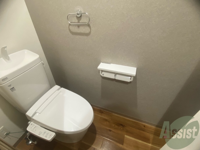 トイレ　温水洗浄便座付きのトイレは、使用しやすくうれしいですね。