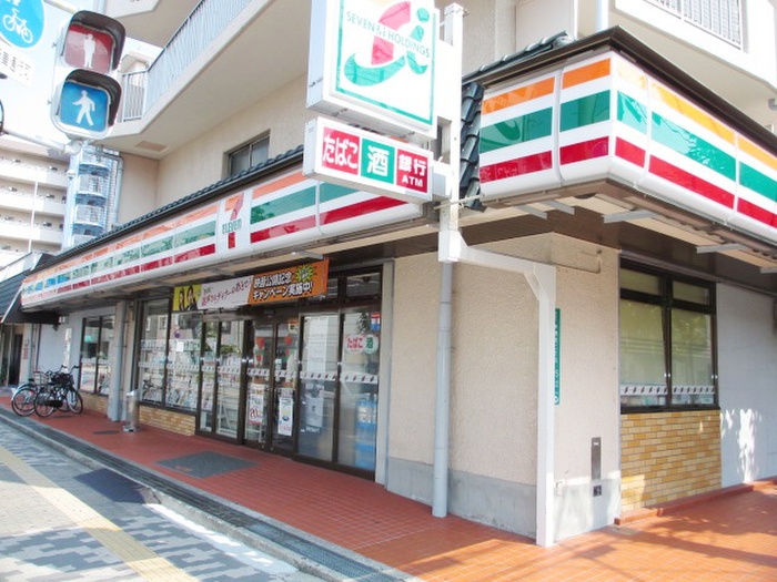 コンビニ　セブンイレブン（コンビニ）まで128m