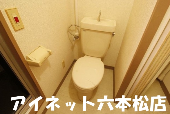 地下鉄七隈線 桜坂駅 徒歩7分 5階建 築40年のトイレ写真