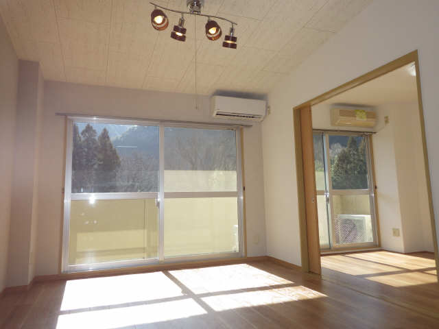 ラインハイツの居間写真
