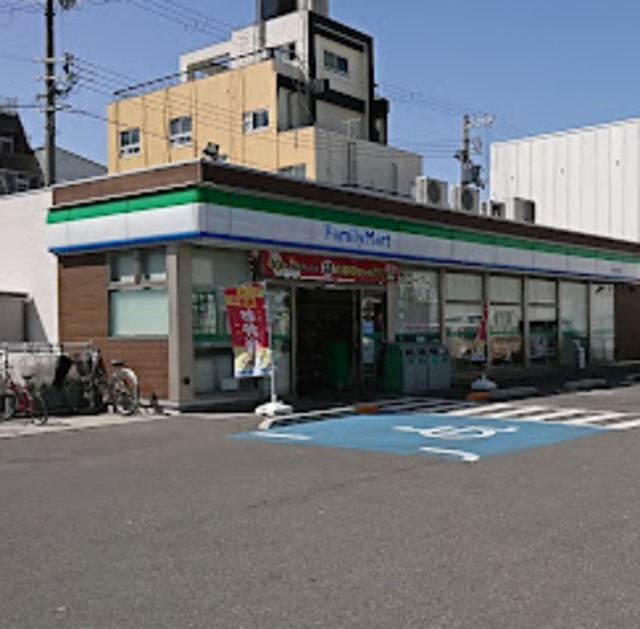 コンビニ　ファミリーマート和歌山築地店（コンビニ）まで1078m