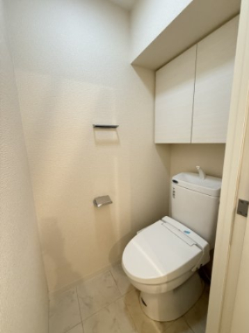 トイレ　退去前につき別のお部屋の写真です