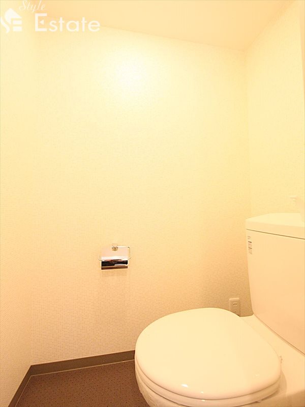 地下鉄東山線 本山駅 徒歩12分 3階建 築13年のトイレ写真
