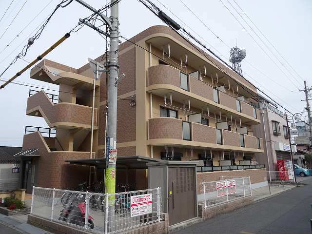 橿原市内膳町のマンションの建物外観