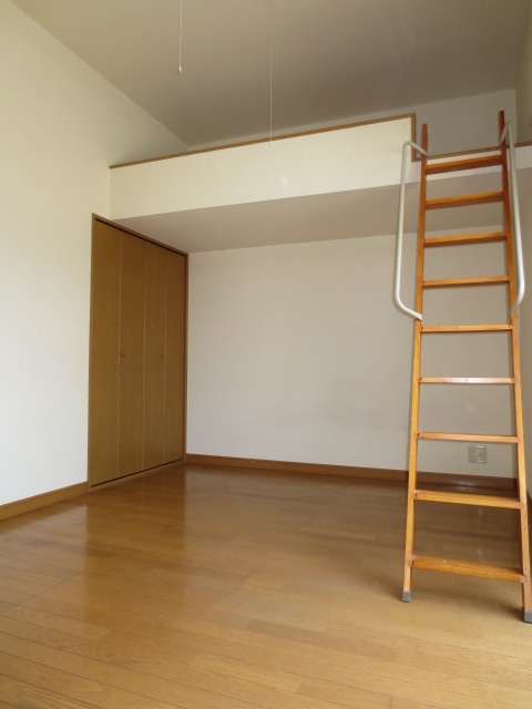 居室・リビング　同タイプの別のお部屋の写真になります。