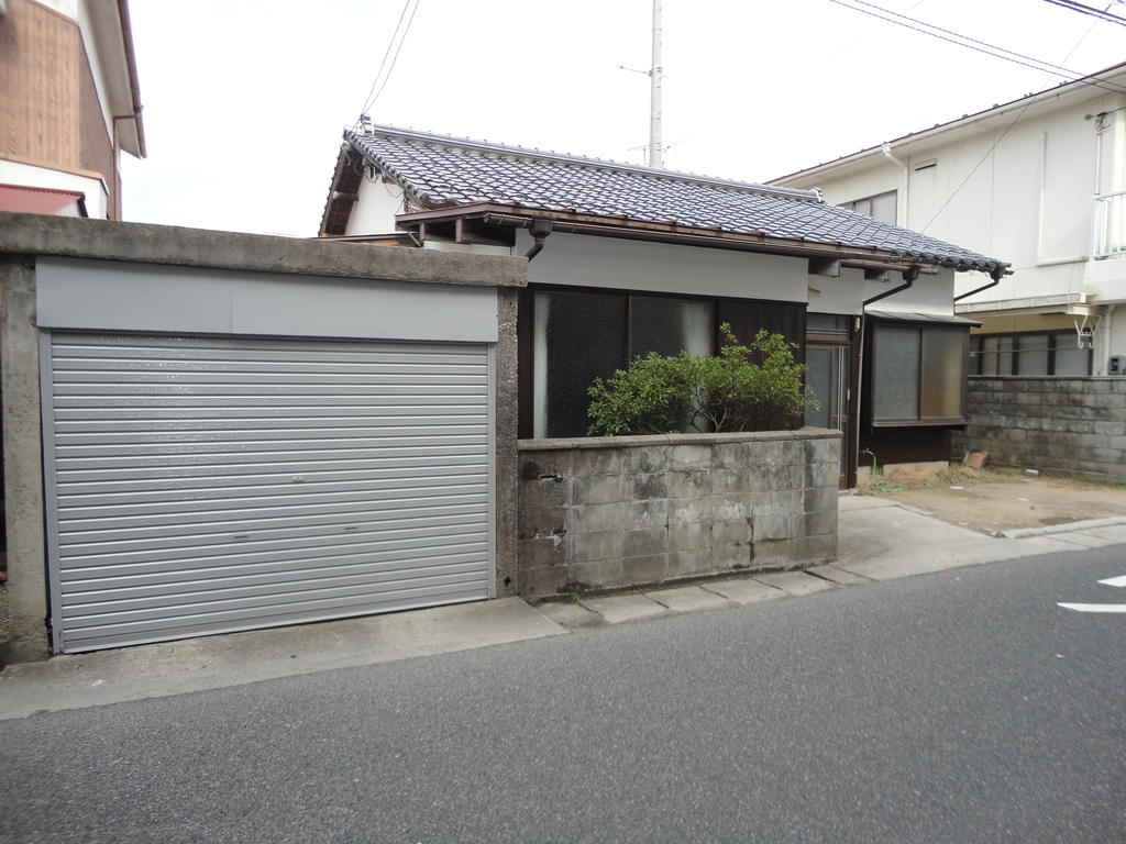 建物外観　ガレージ高さ制限あり