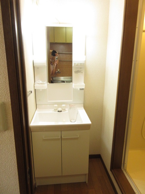 洗面設備　独立洗面化粧台あり、脱衣スペースあり