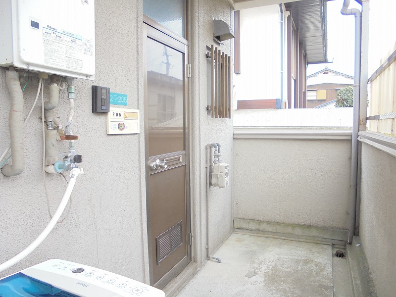 玄関　洗濯機は外置き　+1000円で洗濯機と冷蔵庫のレンタル可！