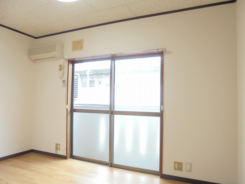 居室・リビング　フローリング6帖のシンプルなお部屋