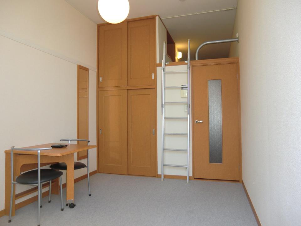 居室・リビング　同タイプ物件の為、形状や間取寸法、色調等が実際とは異なります