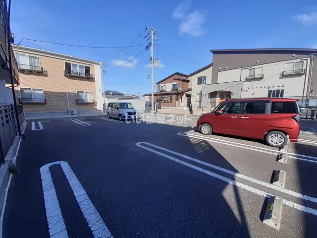 【レガーメ空港南の駐車場】