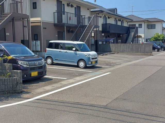 【メゾン北野３の駐車場】