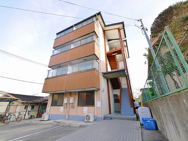 建物外観　落ち着いた雰囲気の外観です