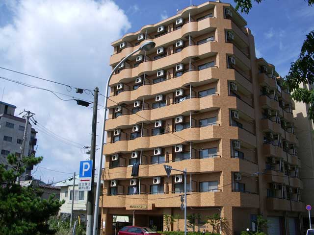 【函館市大森町のマンションの建物外観】