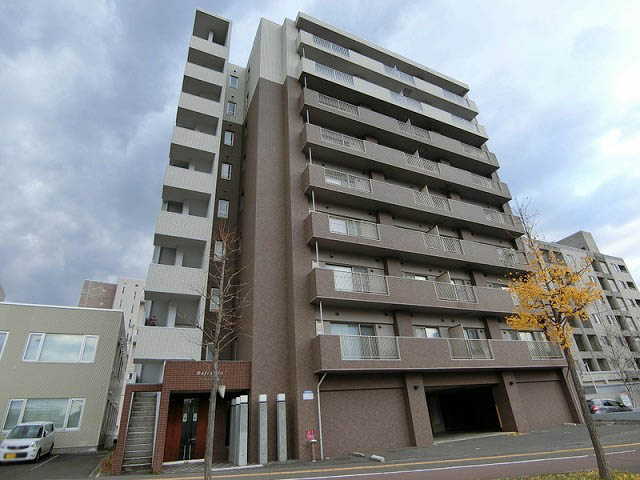 レフィナード新札幌の建物外観