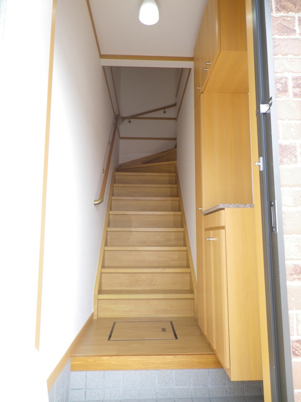 玄関　他室写真となります