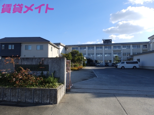 【鈴鹿市算所のマンションの小学校】