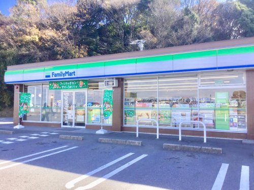 コンビニ　ファミリーマート 西尾駒場店（コンビニ）まで720m