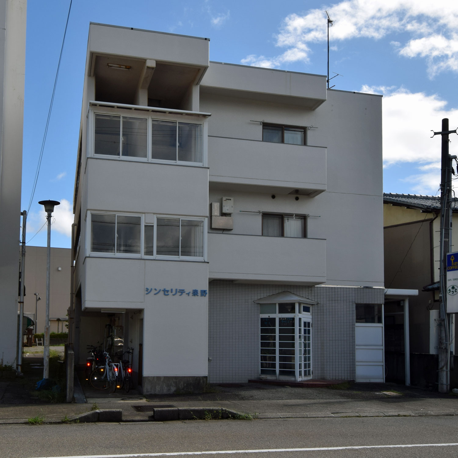 シンセリティ泉野の建物外観