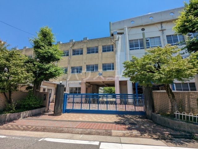 【名古屋市昭和区広路町のマンションの小学校】