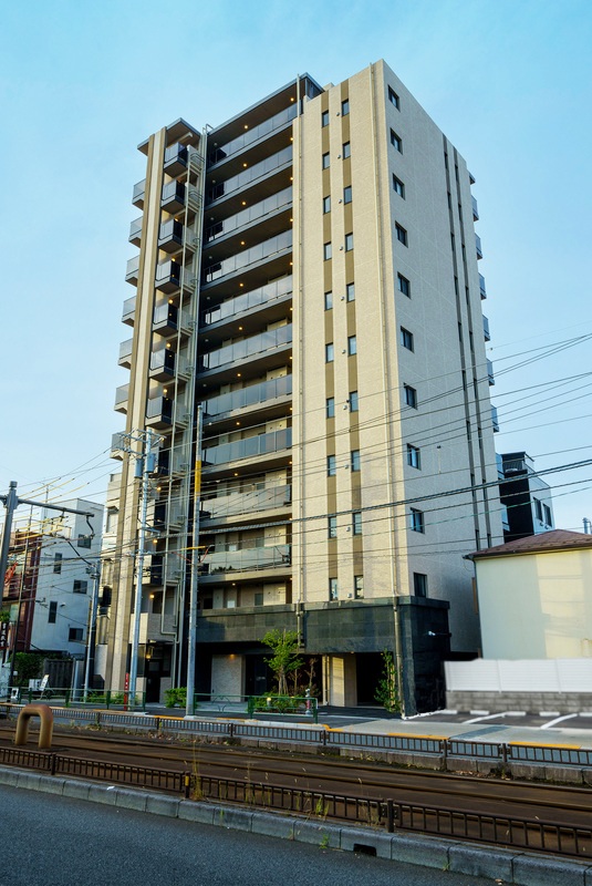 【荒川区西尾久のマンションの建物外観】