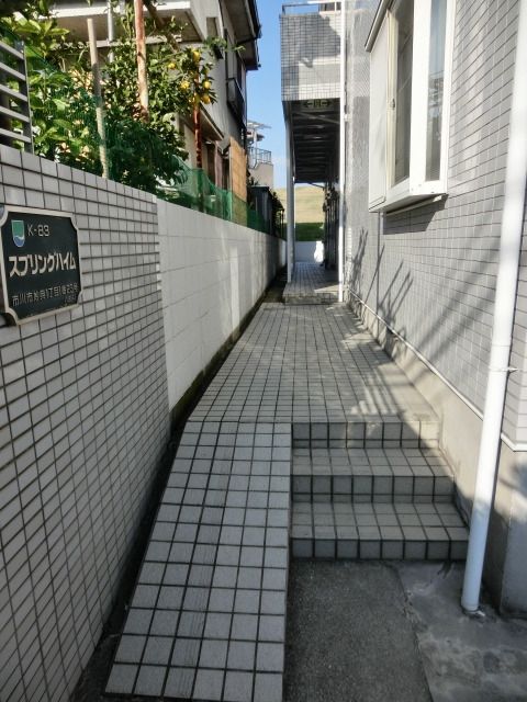 【市川市妙典のアパートのエントランス】