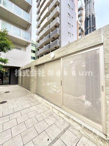 エントランス　落ち着いたエントランスです